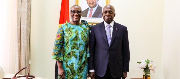 Da direita para a esquerda: Sua Excelência Ministro de Relações Exteriores, Teté António, nova Representante Residente do Programa das Nações Unidas para o Desenvolvimento (PNUD) em Angola, Dra. Denise António 