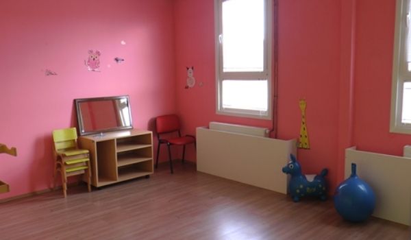 Pink room with table and toys