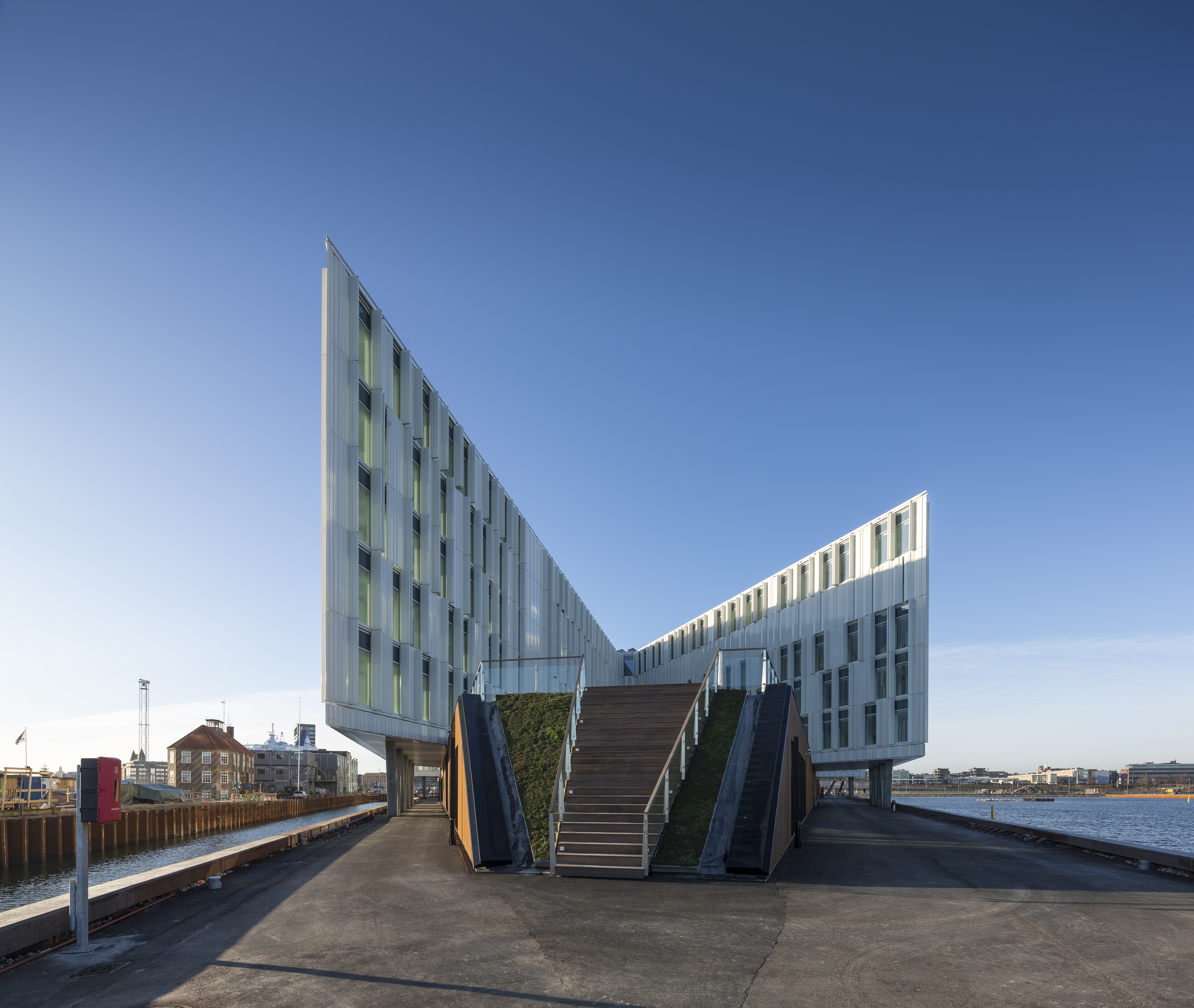 UN City Kööpenhaminassa, iso valkoinen rakennus