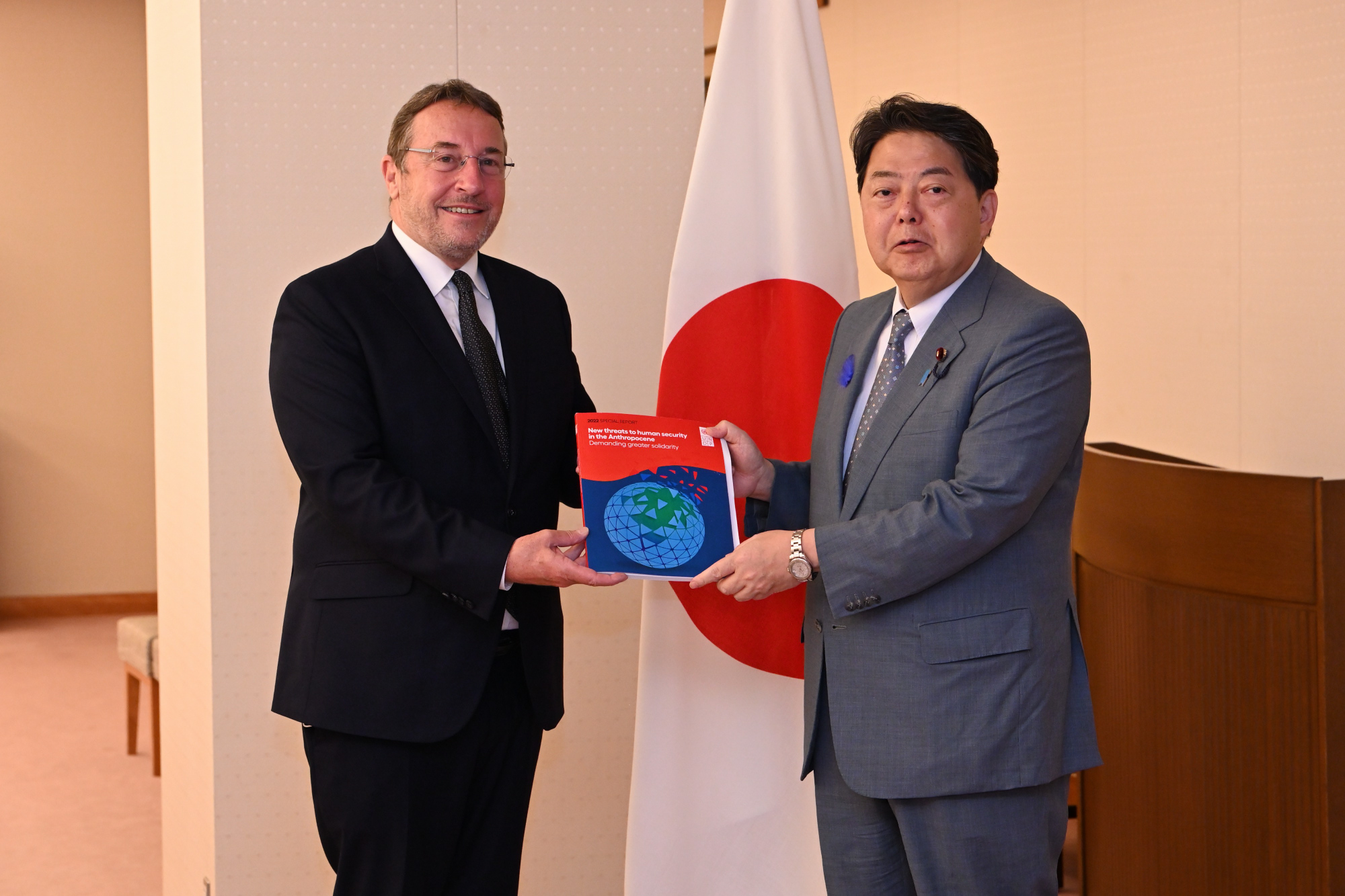Achim met Minister for Foreign Affairs, Japan