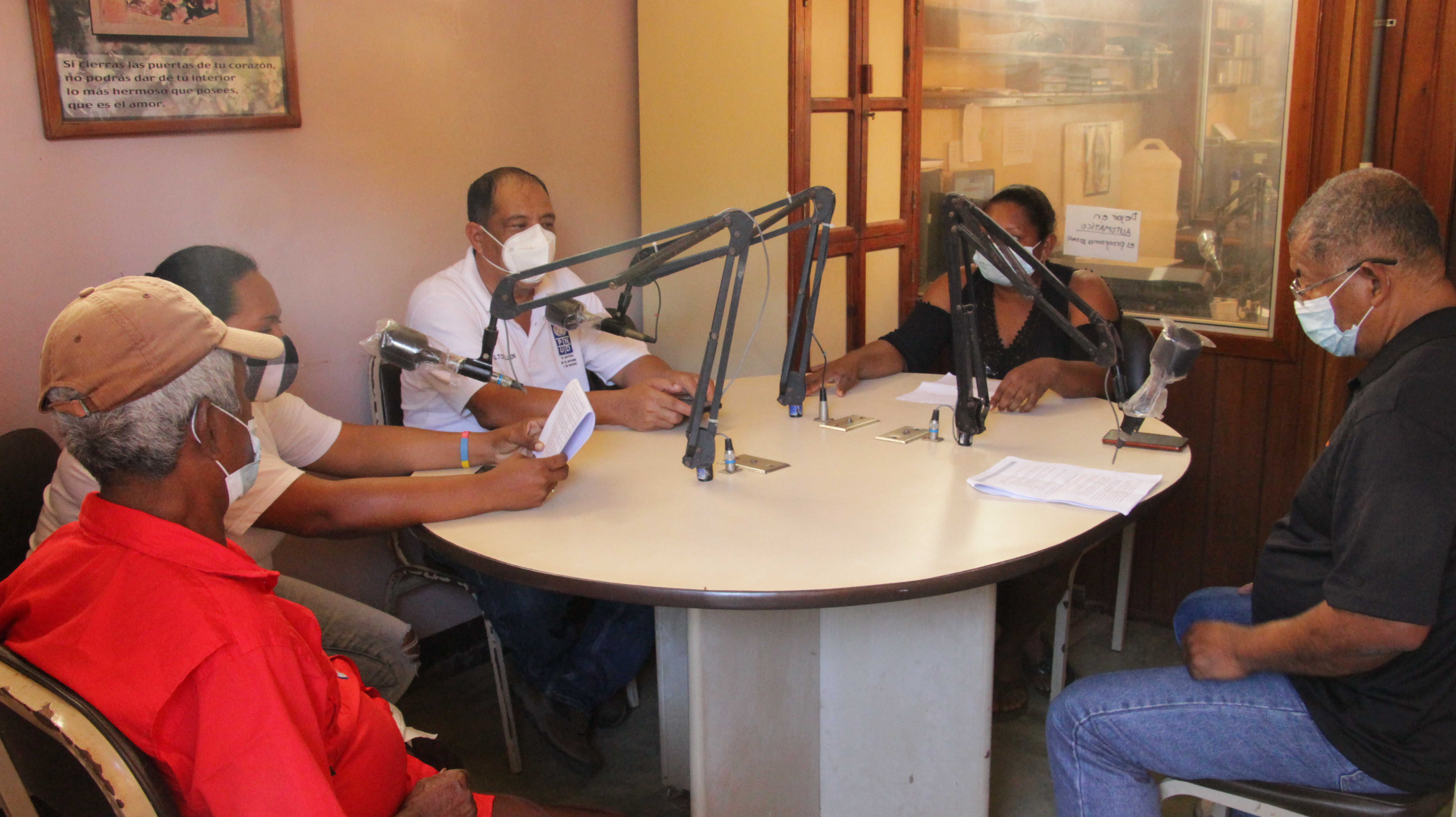 Dialogando sobre rendición de cuentas en la radio