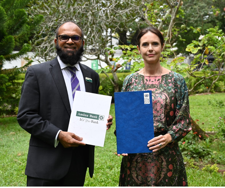  CEO Amana Bank and OIC UNDP Sri Lanka hold up agreement 