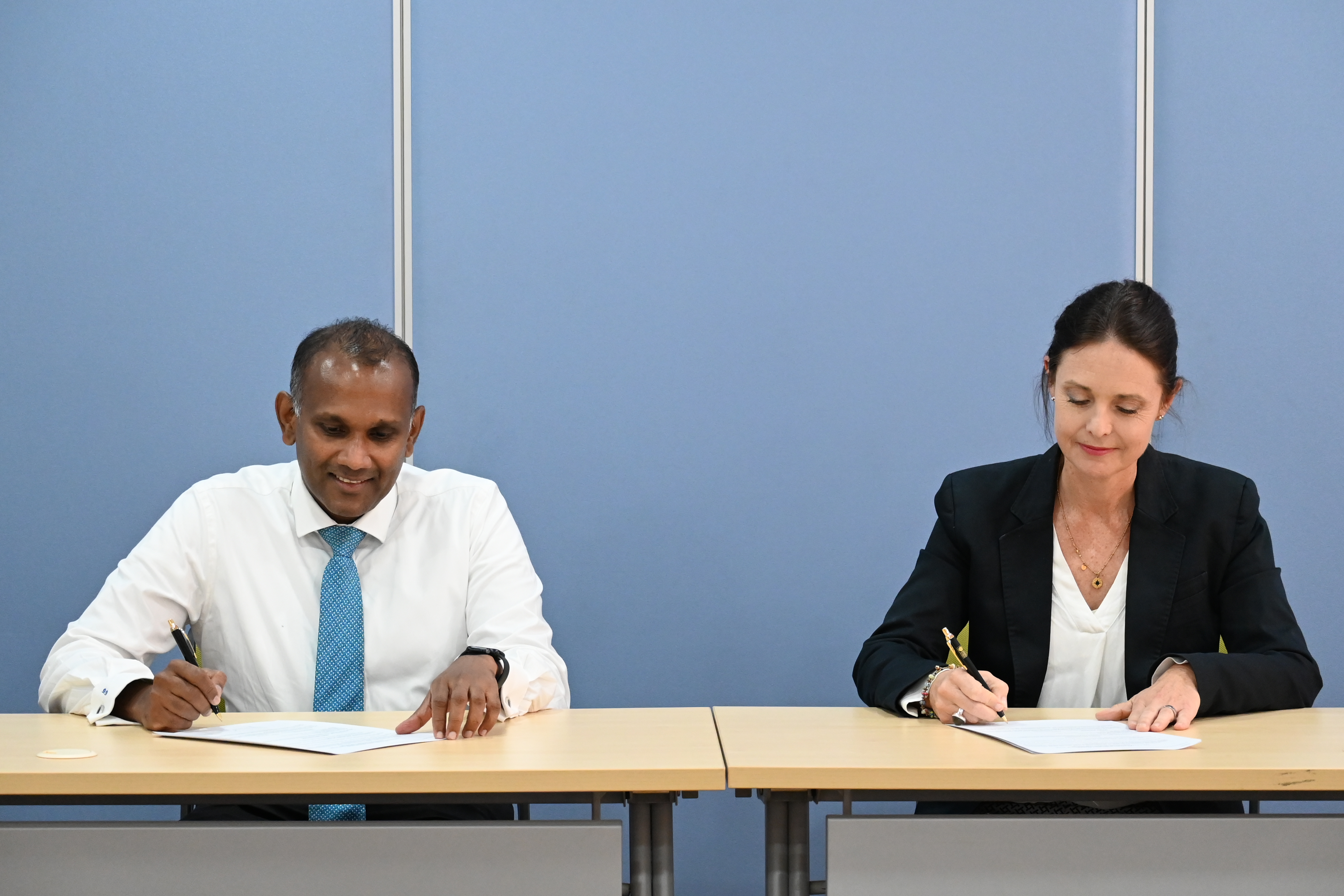 Citi and UNDP Representative sign agreement 