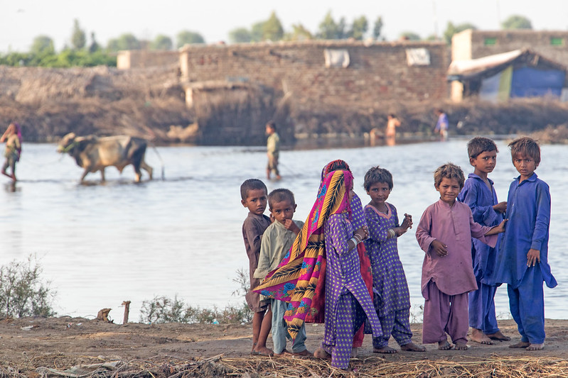 Children Pakistan floods
