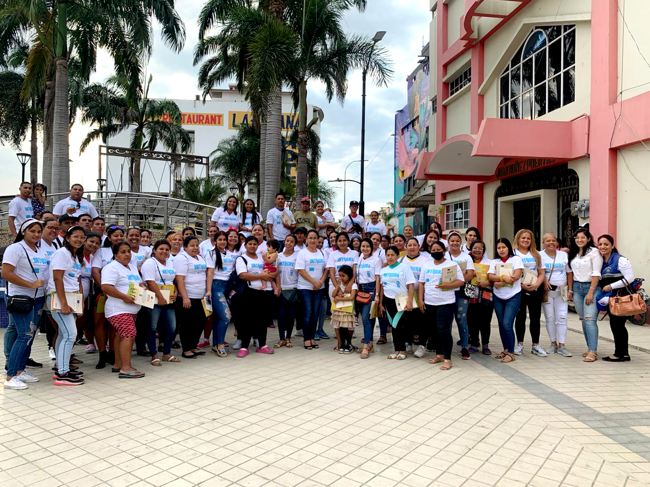 El grupo de emprendedores capacitados en la ciudad de Huaquillas (enero 2023). 