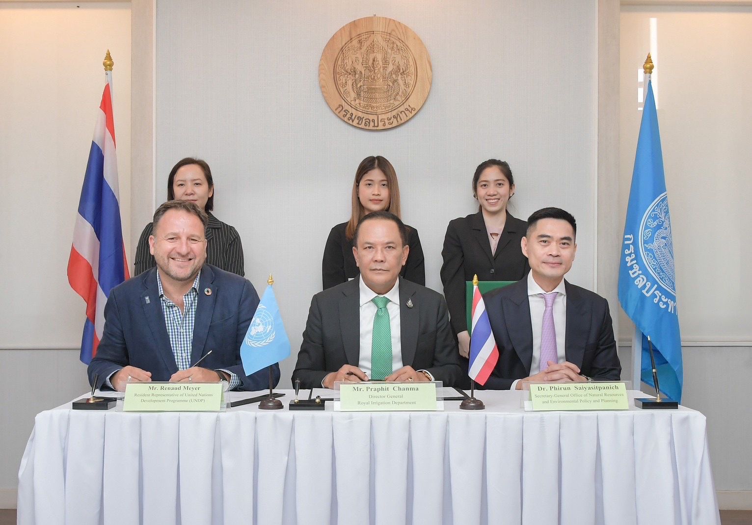 Representatives from partner organizations sign agreement for new project 