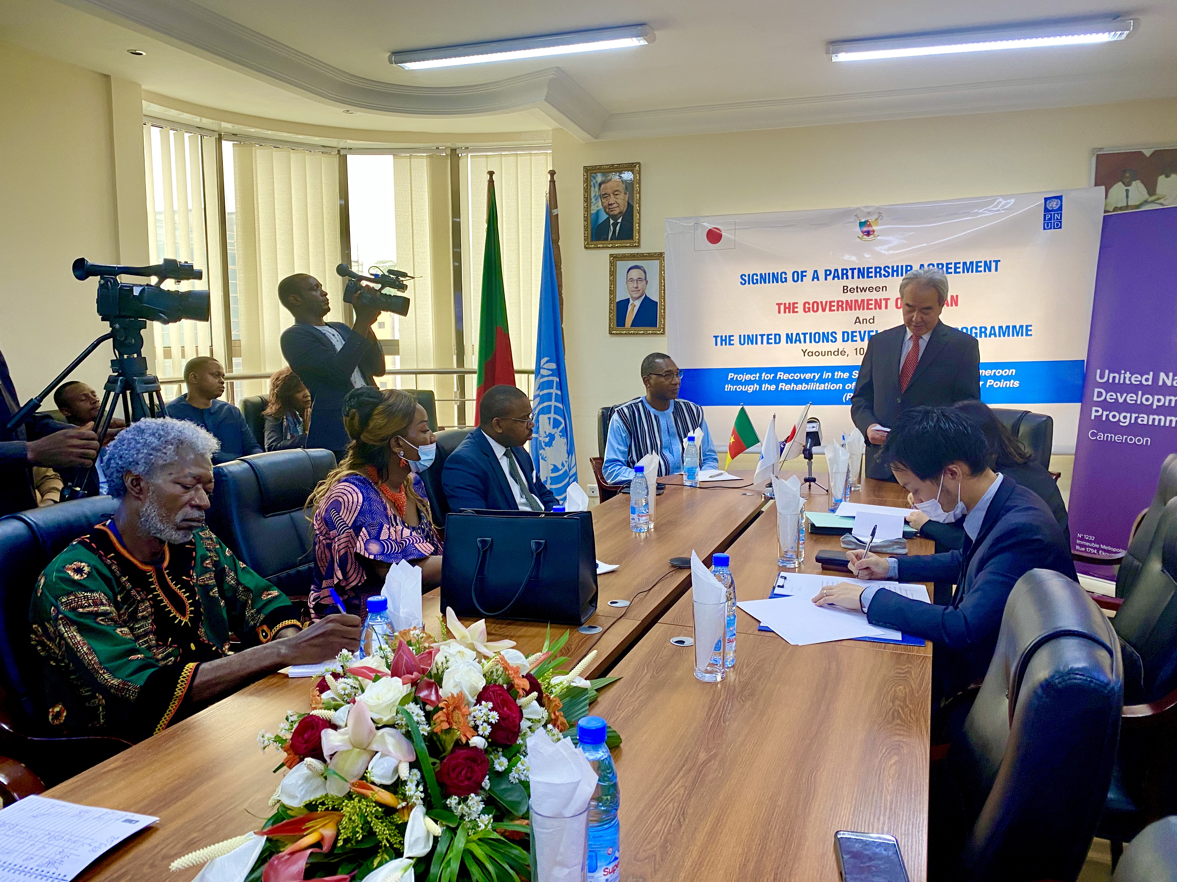 A cross-section of officials present during the ceremony, including representatives of the Ministry of External Relations and the Ministry of Economy, Planning, and Regional Development