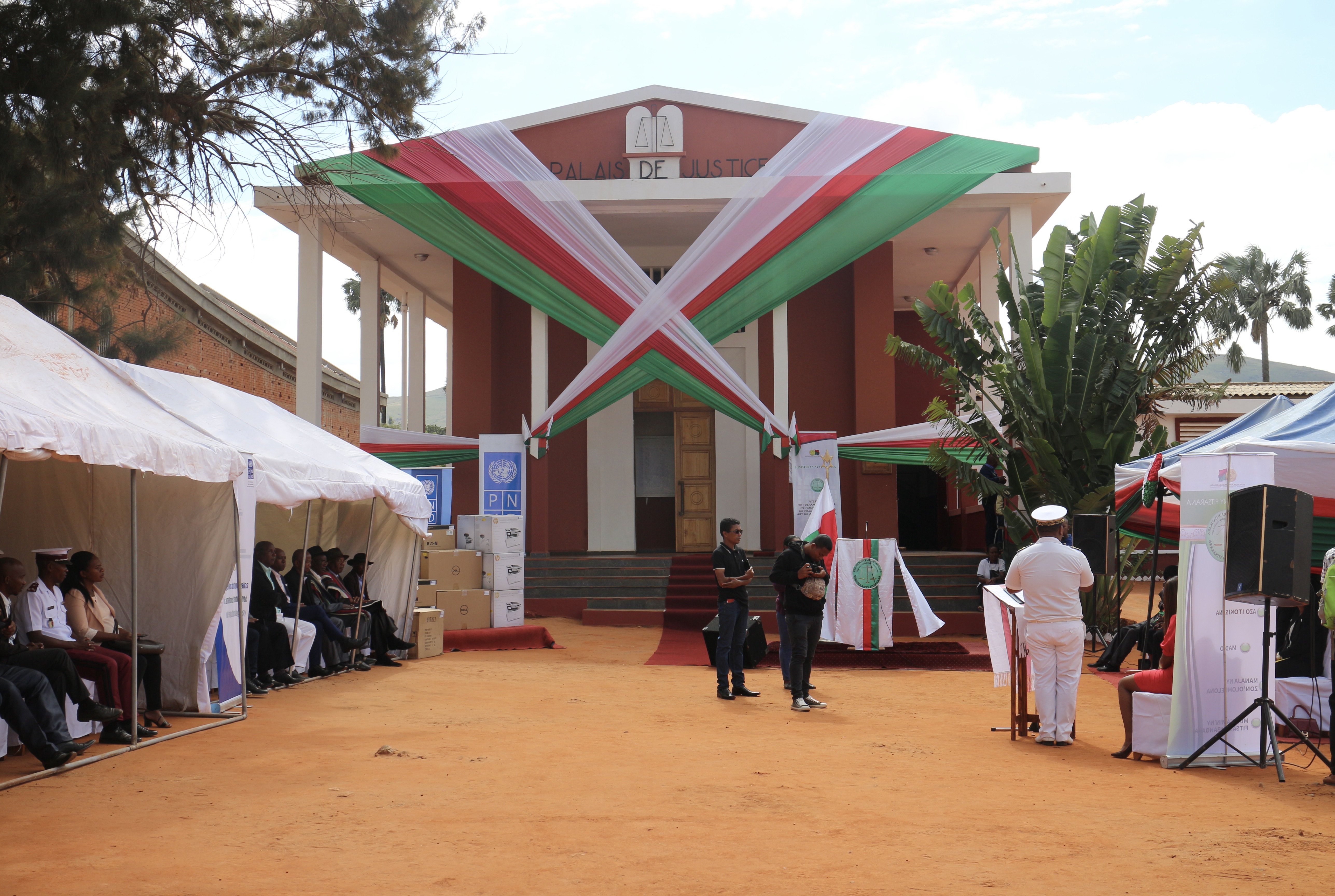 La cérémonie officielle d'inauguration des locaux rénovés du Tribunal de Première Instance de Ihosy s'est tenue à la cour du TPI Ihosy.