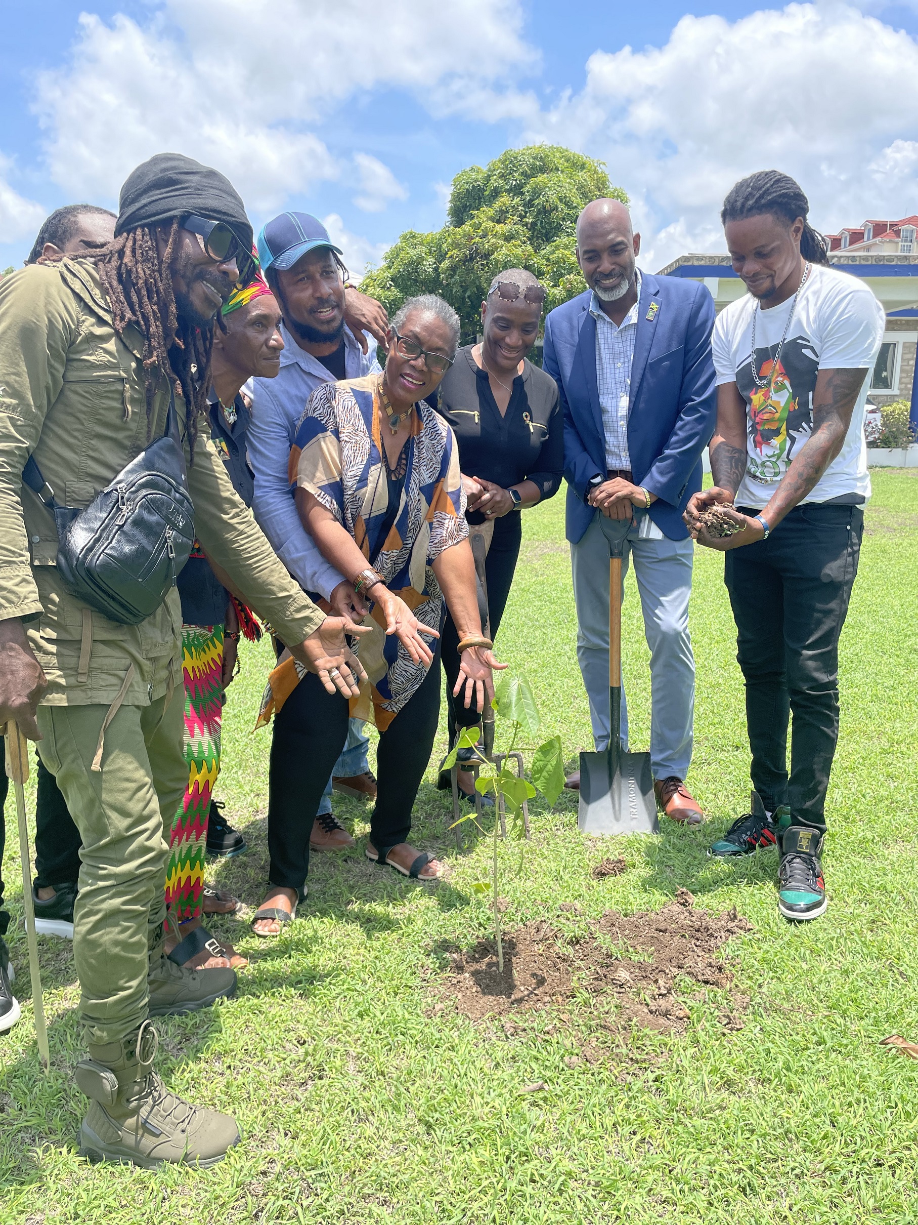 Artistes plant trees at UNDP front lawn and call for more trees