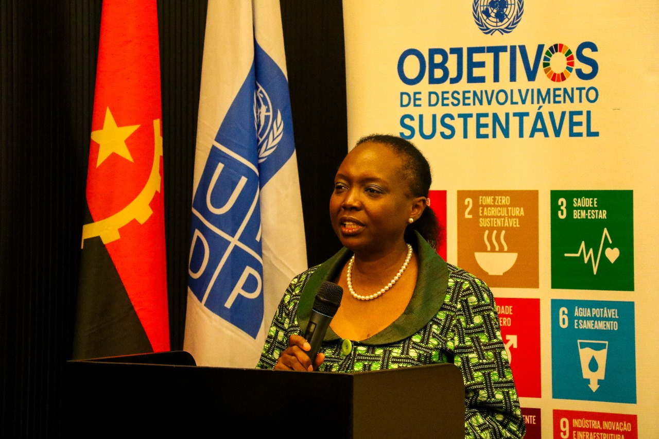Ministra da Saúde, Sua Excelência, Dra. Silvia Lutucuta, durante o seu discurso de abertura