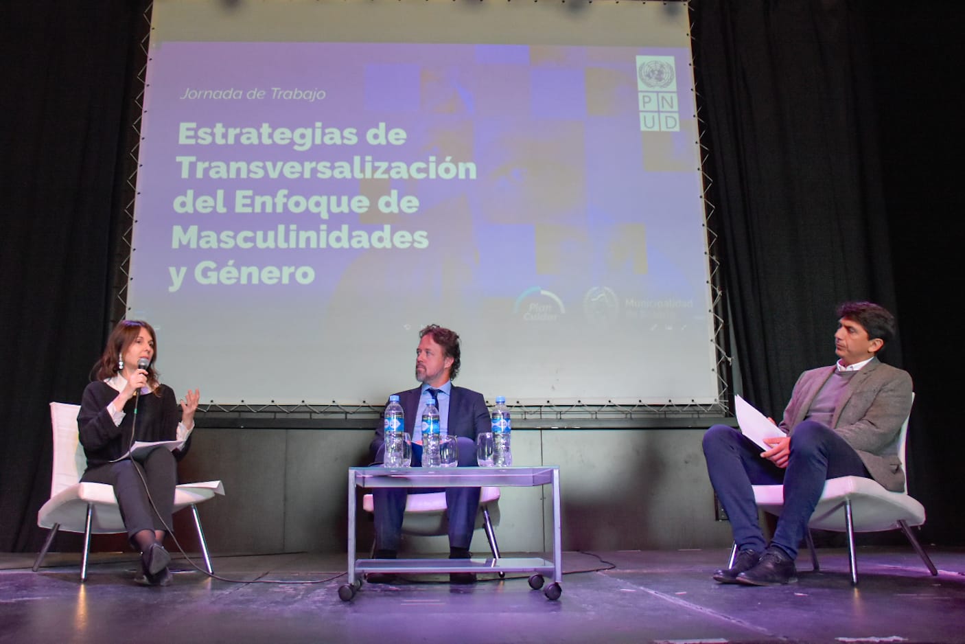 Claudio Tomasi dialoga en evento masculinidades Rosario