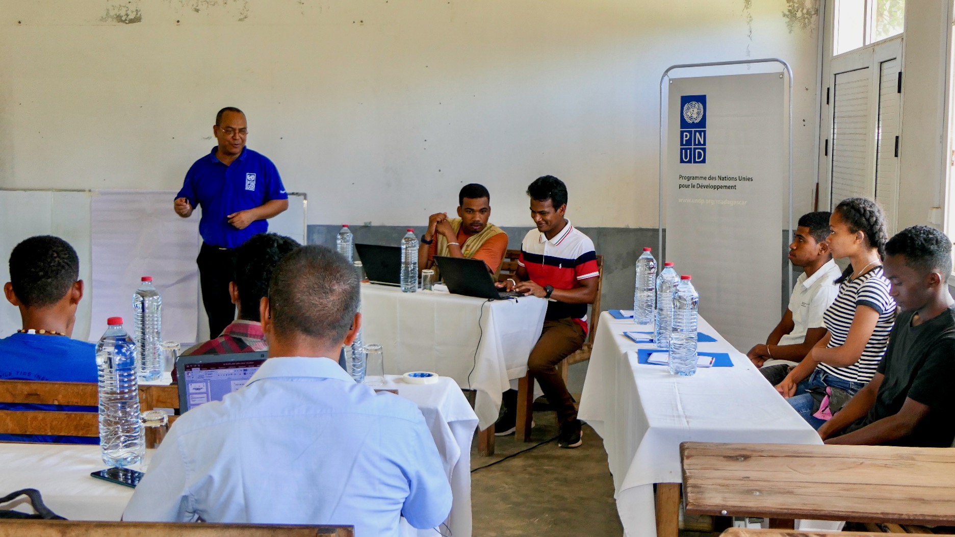 Les associations des étudiants de l'Université de Toamasina à l'écoute du Chargé de Programme Gouvernance du PNUD