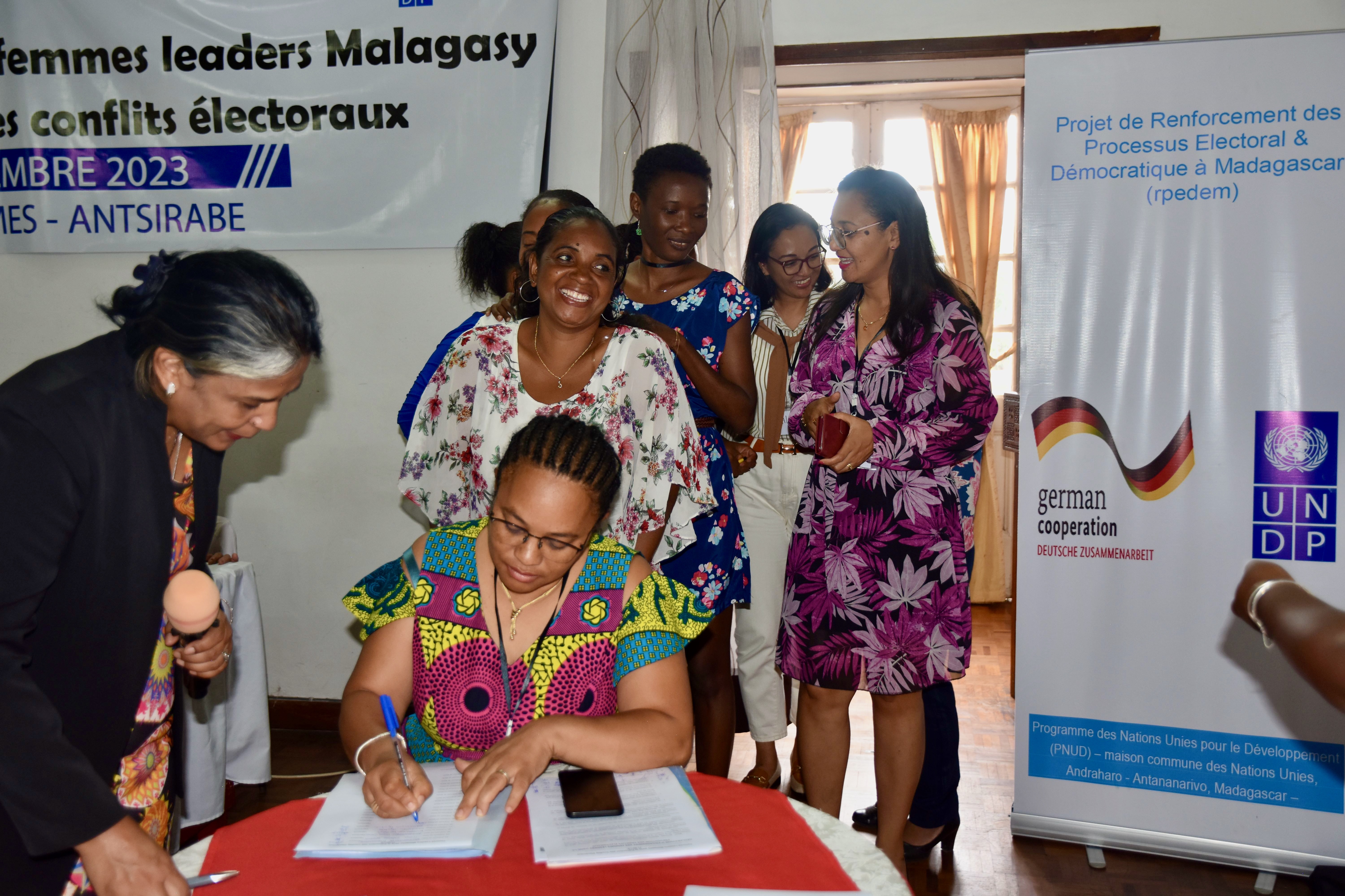 Les femmes leaders malagasy signent une Déclaration d’engagement pour la prévention des conflits électoraux