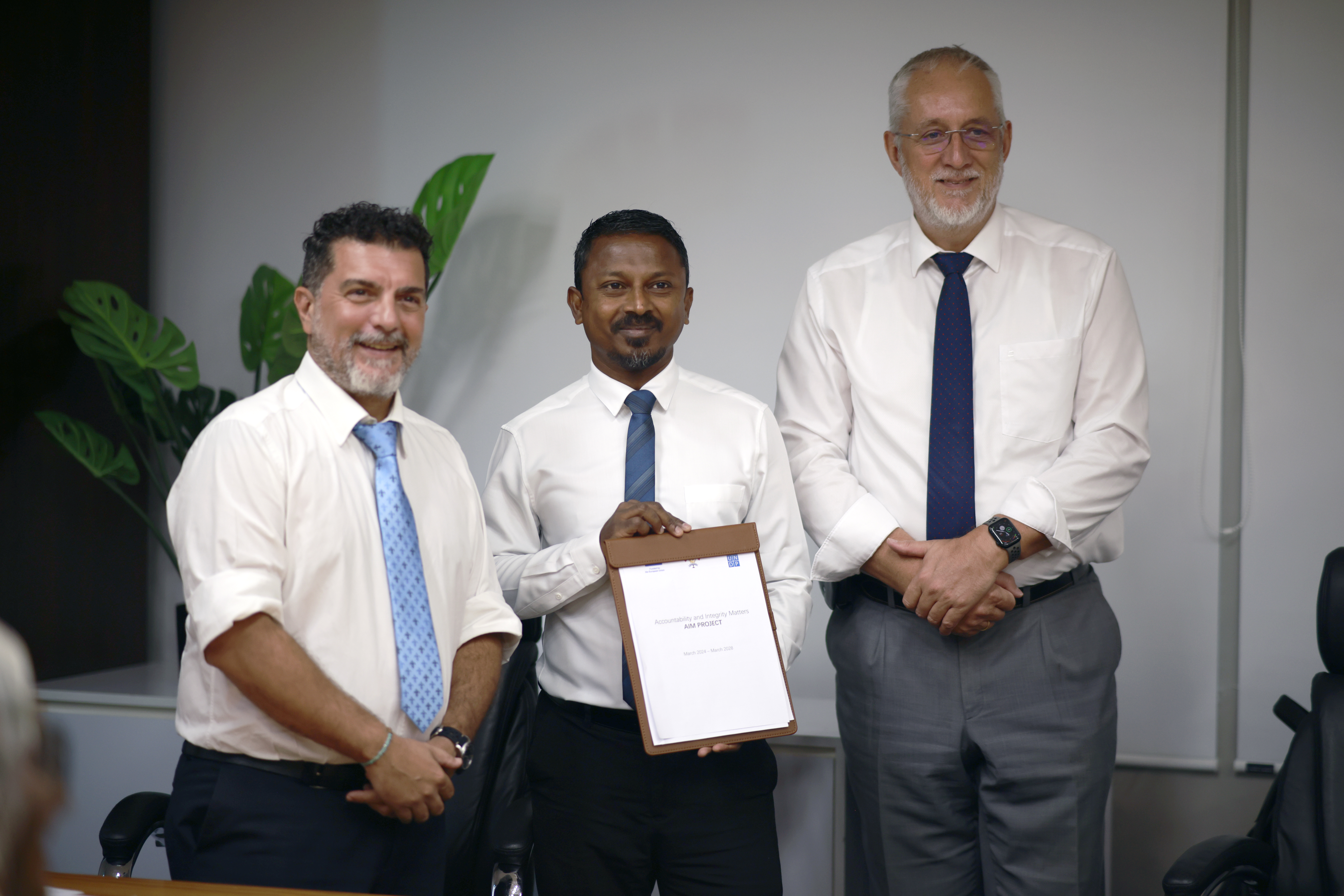 From left: UNDP Maldives RR, AG of Maldives and Head of EU Delegation to Sri Lanka and Maldives hold up the signed agreement. 