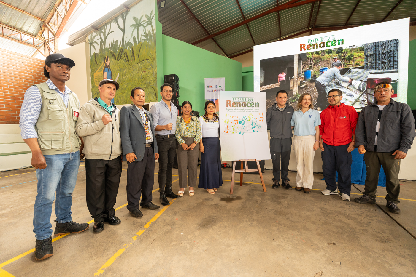 Grupo de personas en evento 
