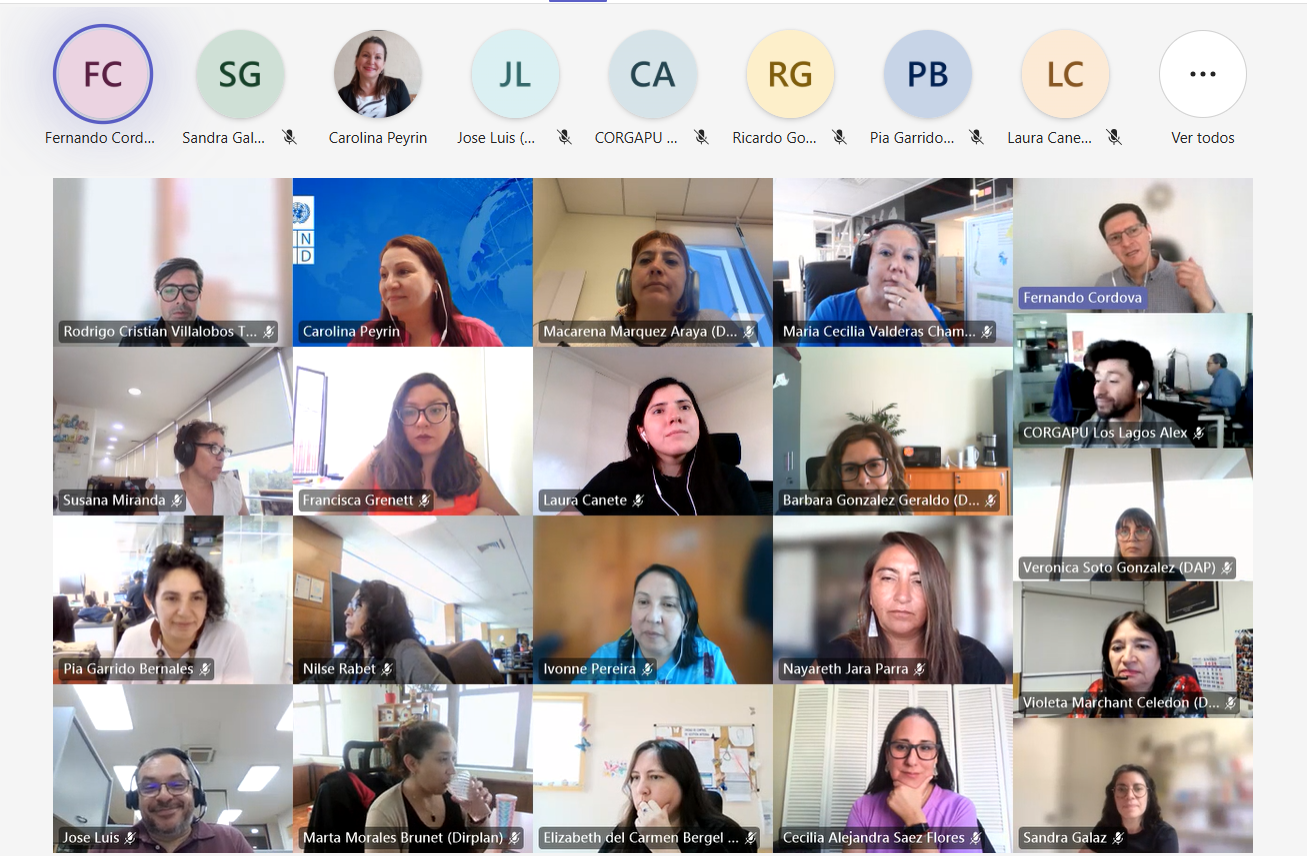 Screenshot of a large video conference with many participants in a grid layout.