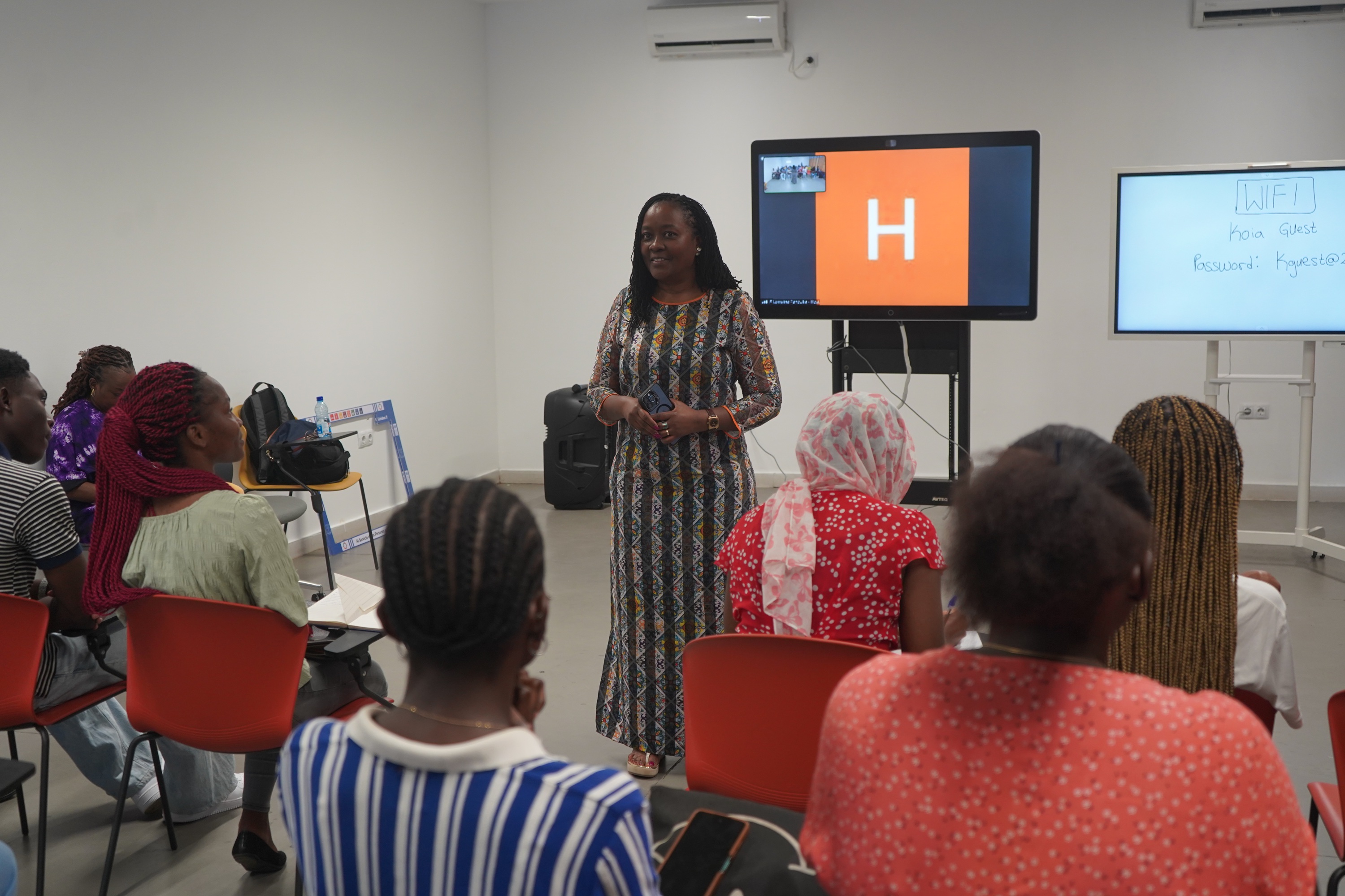 Betty Wabunoha, Representante del PNUD, apertura la formación juvenil de emprendimiento
