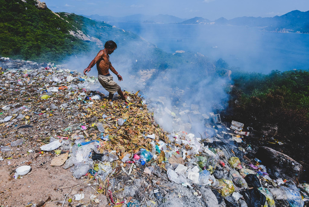 Cùng đến với triển lãm rác thải nhựa tuyệt đẹp, giúp bạn hiểu rõ hơn về tình trạng ô nhiễm môi trường hiện nay và nỗ lực của các tổ chức để giải quyết vấn đề này.