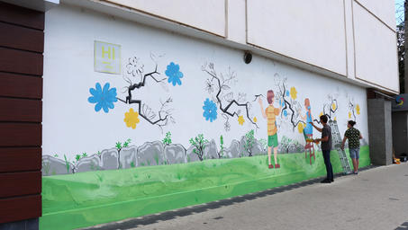 “Flowers for Peace” mural in Strășeni inspires for inclusion of child refugees in host communities 