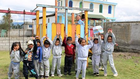 2,763 niños, niñas, adolescentes y docentes de 7 unidades educativas se han beneficiado directamente mediante la rehabilitación y mejora de baterías sanitarias y espacios comunes. 