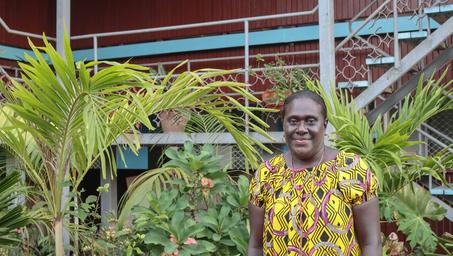 Ms. Momoi, who is a "SME mother," uses her personal experience to understand the daily economic struggles and opportunities for women in Buin / UNDP Papua New Guinea