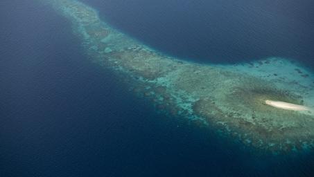 UNCT-MA-ODD13-UN_Photo-Eskinder_Debebe_Aerial_View_of_Marovo_Lagoon_2C_Solomon_Islands petit.jpg
