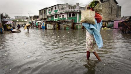 UNDP-EE-Haiti-Flood-women.jpg