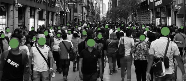 Personas caminando en el centro de la Ciudad de México