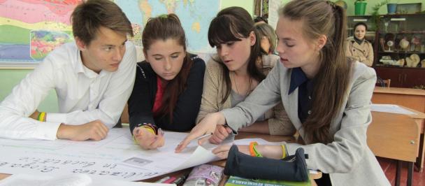  Students from Alcedar are greening their school 