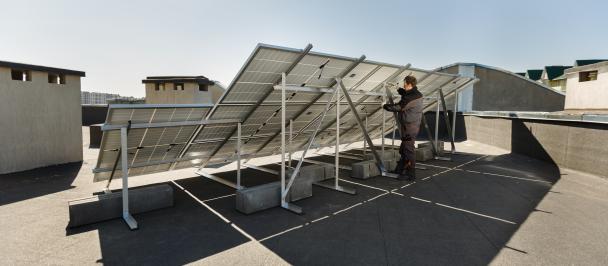 Cinci blocuri de locuit vor fi dotate cu sisteme de încălzire eficiente, iar trei spitale cu panouri fotovoltaice, cu sprijinul Uniunii Europene și PNUD 