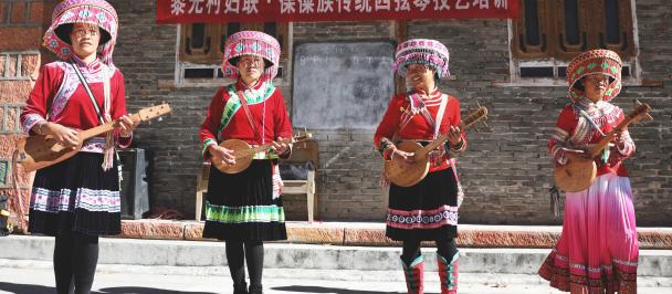 Women playing traditional Lisu musical instrument Qiben. Photo: UNDP China