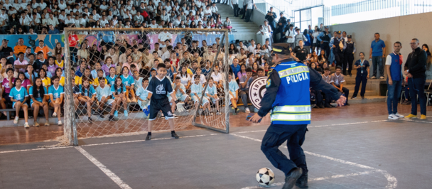 Evento de inauguración de torneo intercolegial en el marco de la campaña "Sin Armas, Más Paz"
