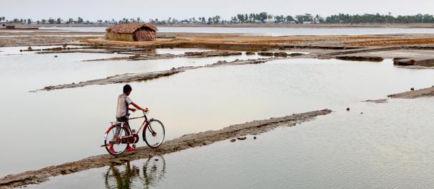 UNDP-Bangladesh-flooding-boy-2012-9399568322.jpg