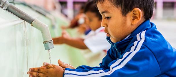 UNDP-Peru-2016_kids_washing_hands_30882271066.jpg