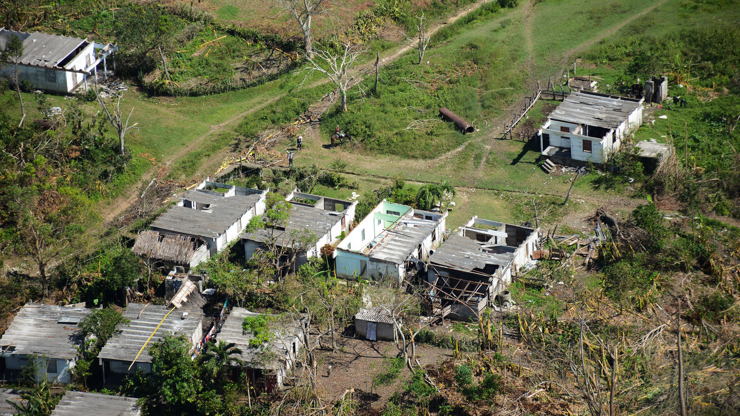 Viviendas dañadas por el impacto del huracán Melissa en Cuba