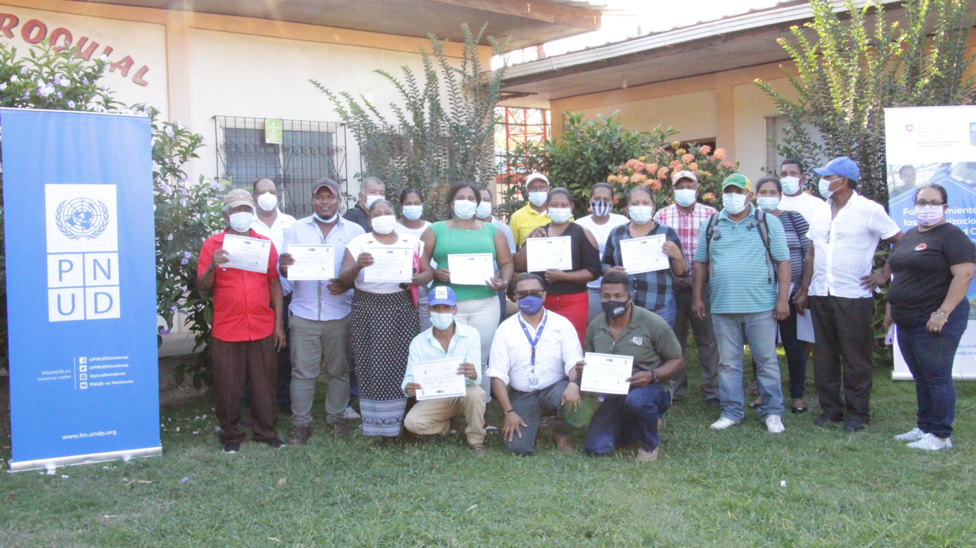 Fotografía del grupo completo en capacitación