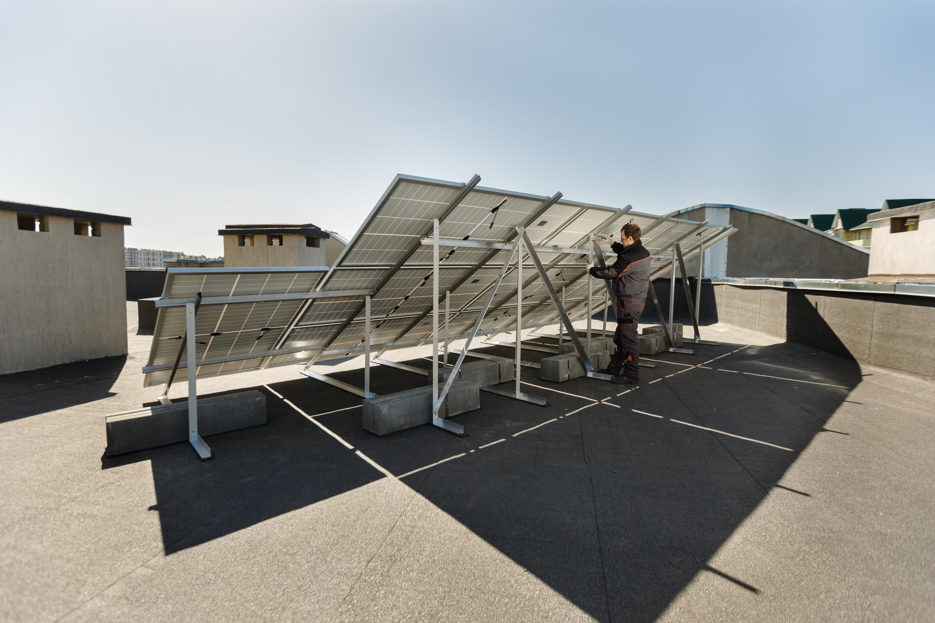 Cinci blocuri de locuit vor fi dotate cu sisteme de încălzire eficiente, iar trei spitale cu panouri fotovoltaice, cu sprijinul Uniunii Europene și PNUD 