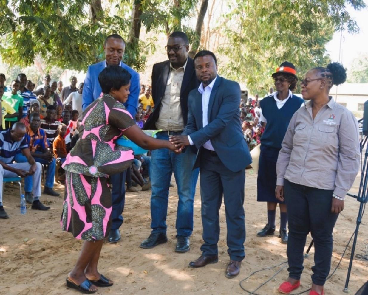 An image from a field mission to Sinazongwe to witness Henrietta’s Army Worm solution attended by the UNDP ARR Gregory Saili, NISIR and local government authorities in the witness of the community members