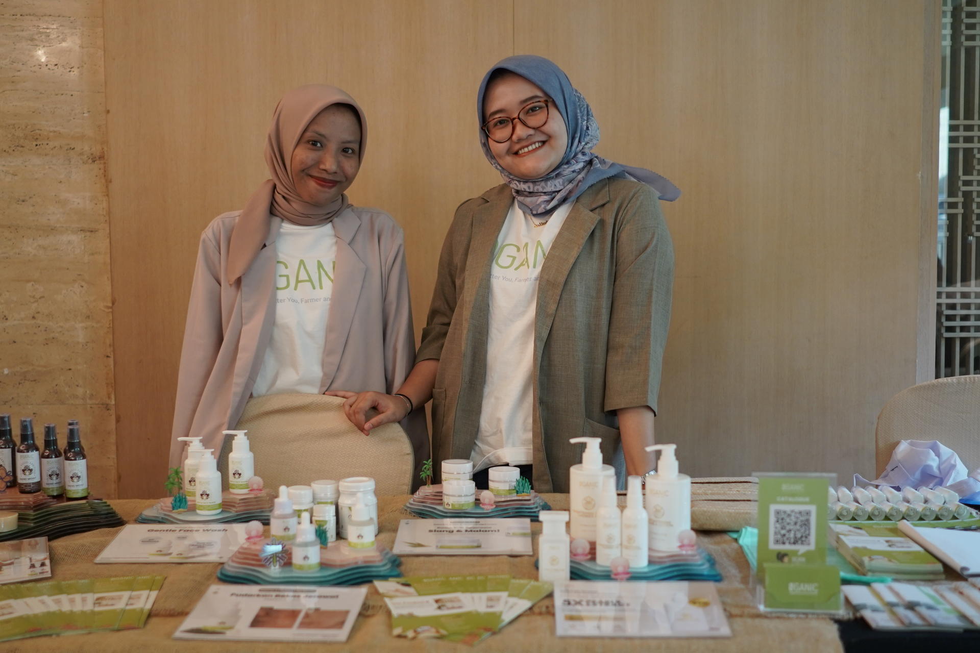 Organic, an enterprise from Lombok Region, West Nusa Tenggara, Indonesia, one of the beneficiaries under the Blue Finance Accelerator Enterprises, showcasing their products during the stakeholder event.