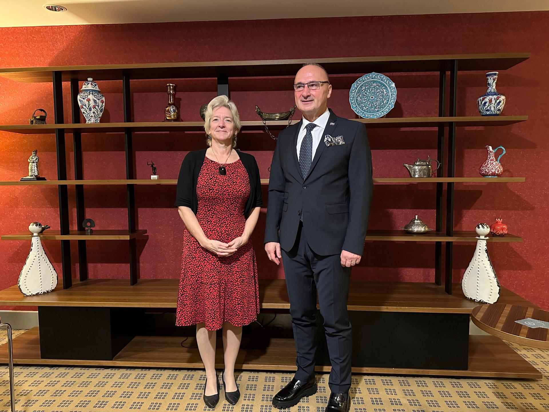 UNDP Türkiye Resident Representative Louisa Vinton and Croatia’s Minister of Foreign and European Affairs Gordan Grlić-Radman posing, smiling