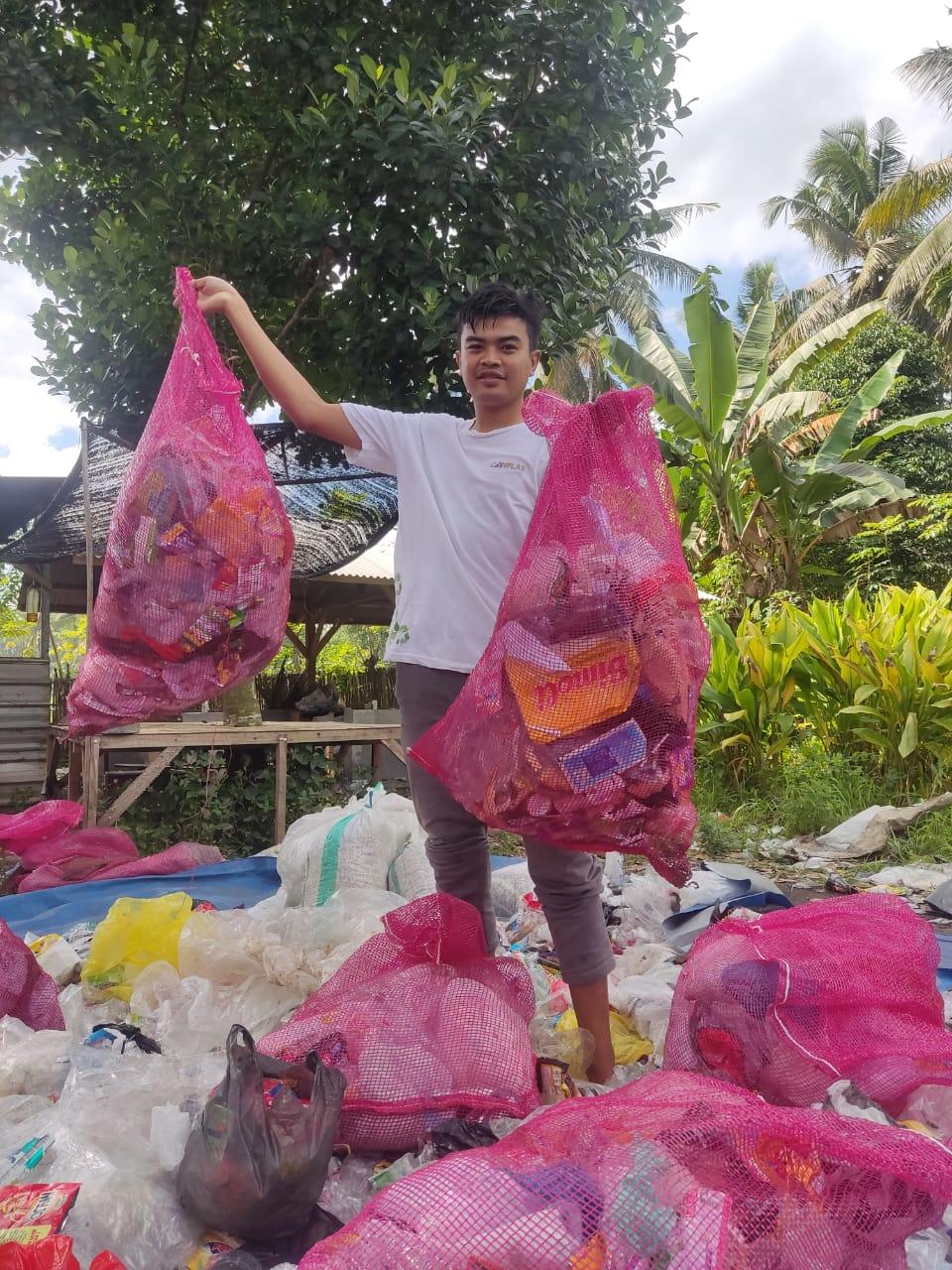 Sorted waste that will be processed into eco-block and eco-grease products by Conplas