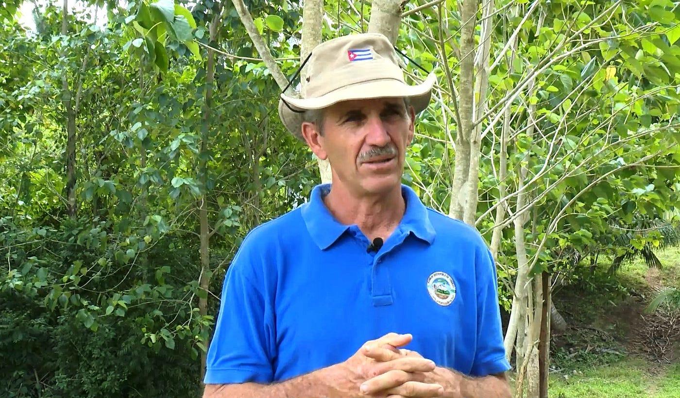 Gilberto Díaz, productor de la finca agroforestal "El Cascajal" de la provincia Pinar del Río. Foto tomada de Mundo Latino