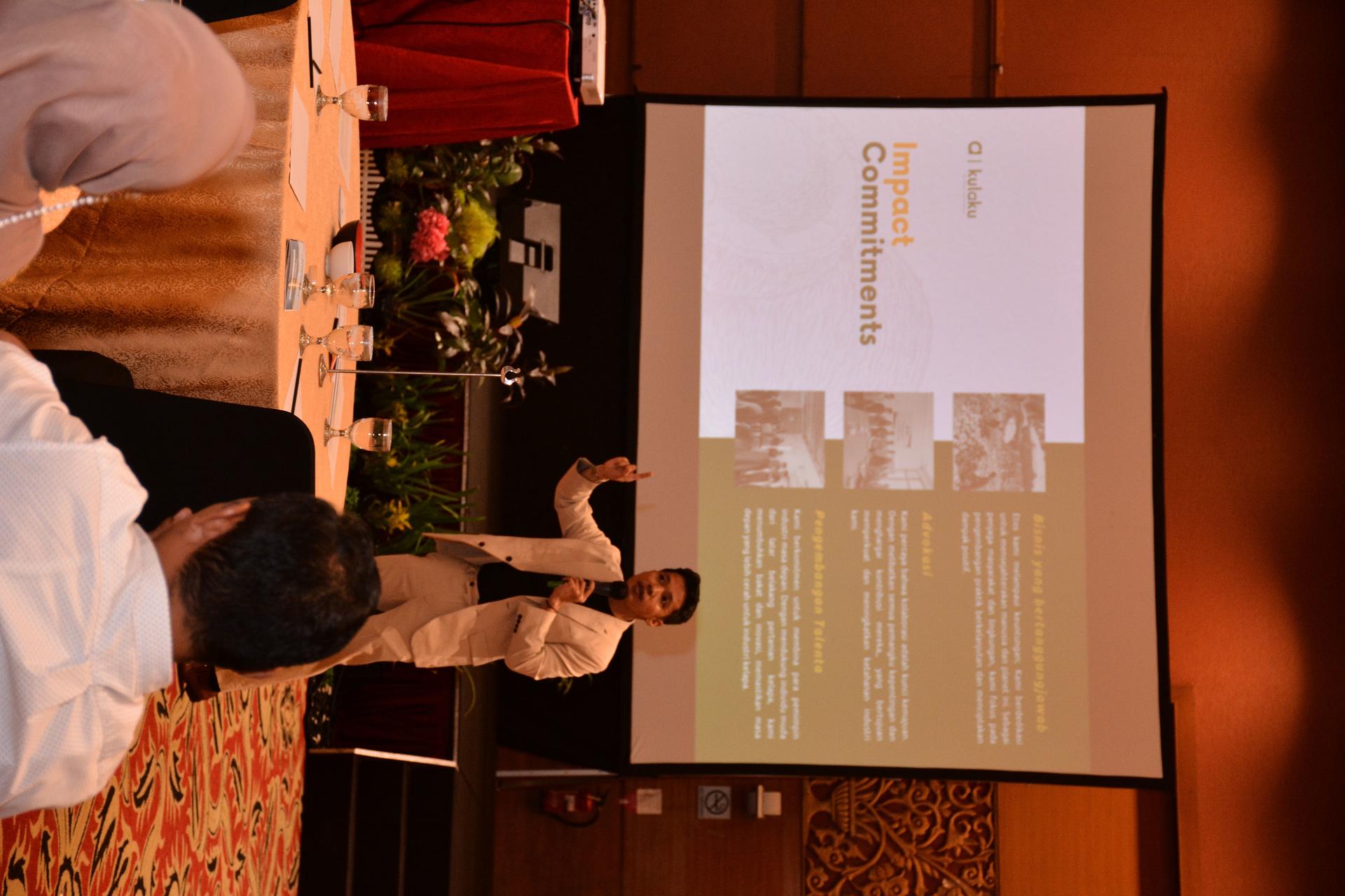 Kulaku Indonesia, a social enterprise that produces and distributes coconut derivatives products, demonstrating their practice on Impact Measurement and Management. 