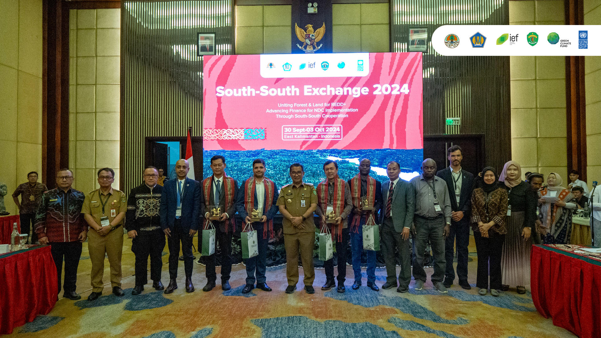 Group photo at the South-South Exchange 2024 event with the Acting Governor of East Kalimantan, Indonesia, and the delegation of representative countries in Balikpapan, East Kalimantan, Indonesia.