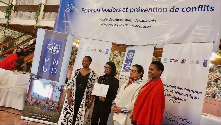 Les formatrices à l'atelier de renforcement des capacités des femmes leaders sur la prévention des conflits