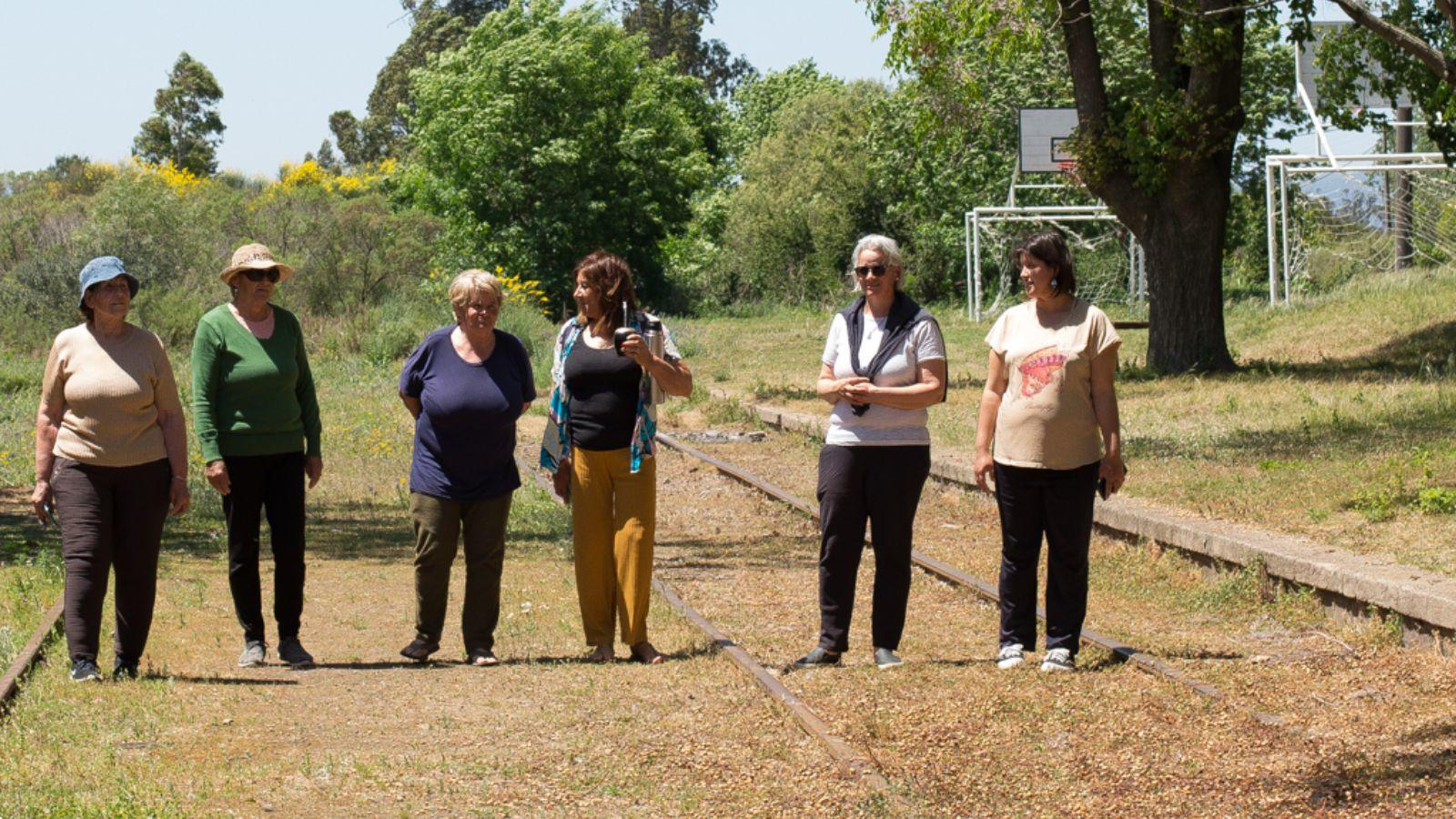 Seis de las 13 integrantes del Colectivo de Mujeres Rurales de Piedras de Afilar (CMRPA) presentará el proyecto Raíces.