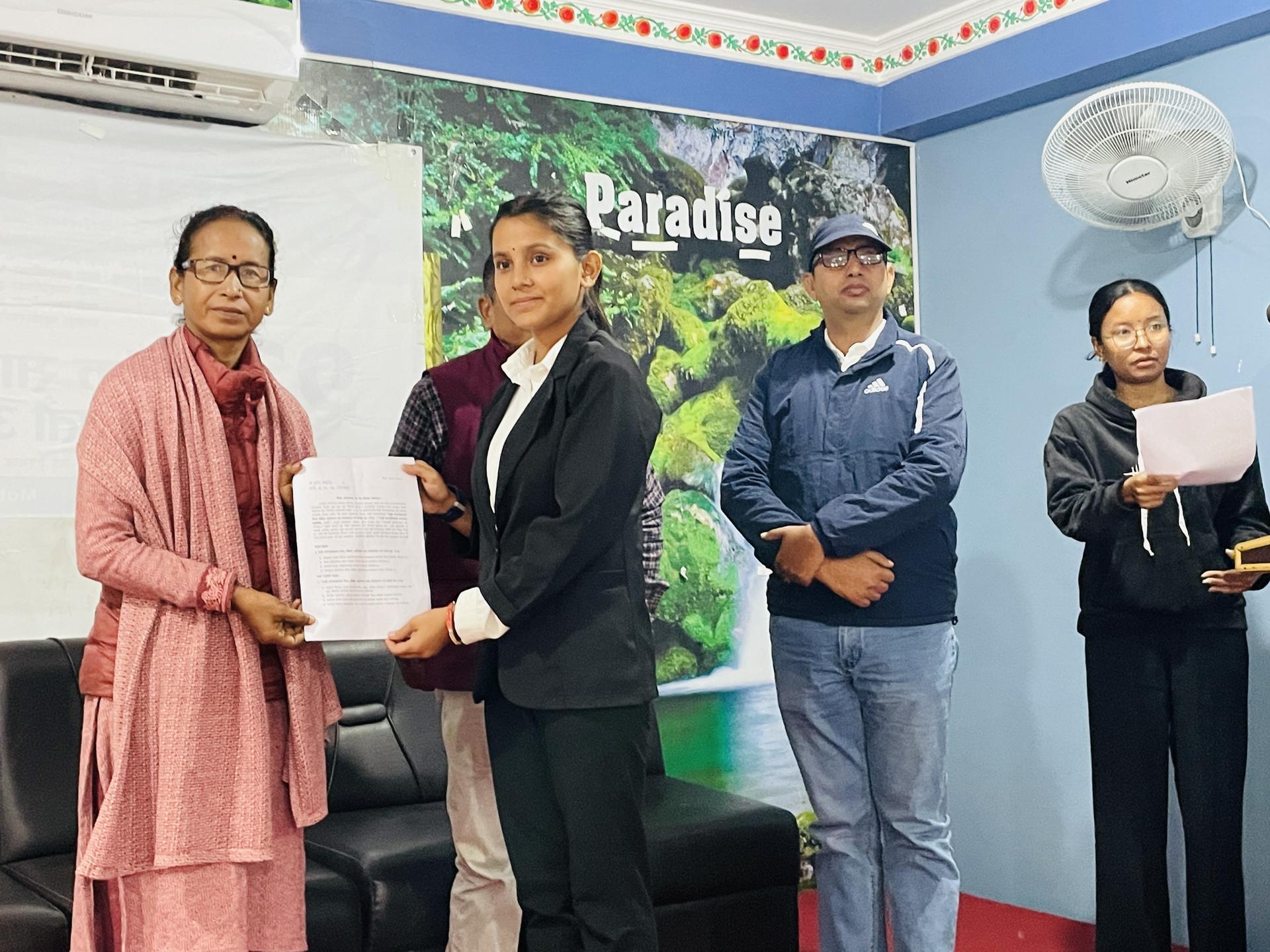 A group of young climate enthusiasts from Nepal working with local pallikas 