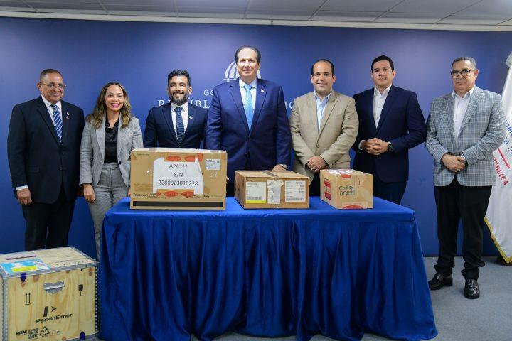 PNUD-DO-entrega de equipos en salud-2025