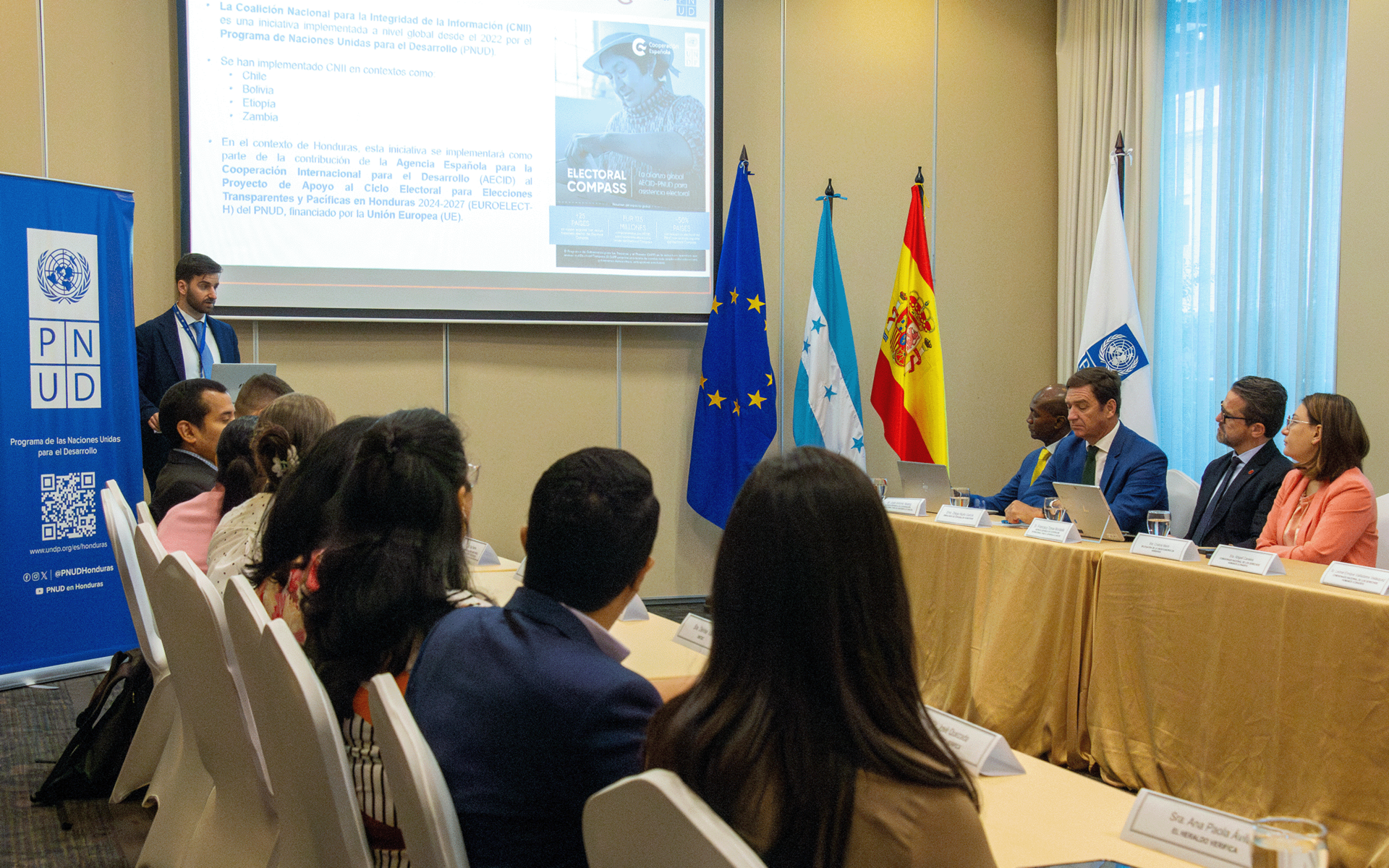 Gabriel van Oppen, Analista en Construcción de Paz y Partenariados del PNUD en Honduras durante el evento de lanzamiento de la Coalición Nacional para la Integridad de la Información