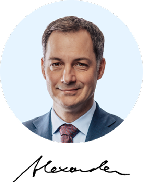 Circular portrait of Alexander De Croo against light blue background with his signature beneath